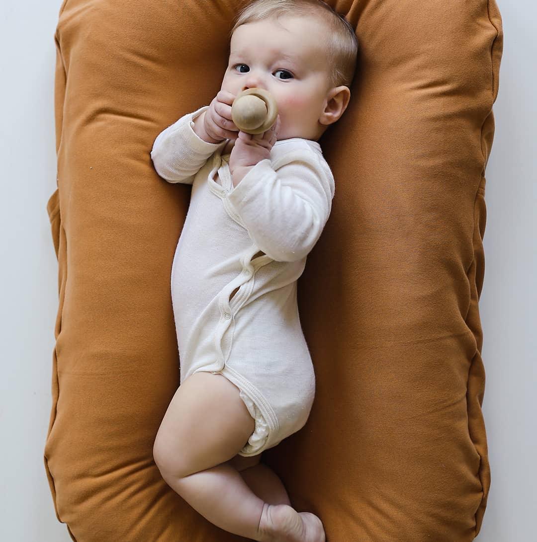 Ninho de Bebê COMFY™ Chocolate - RN a 12meses - Mãe Serena